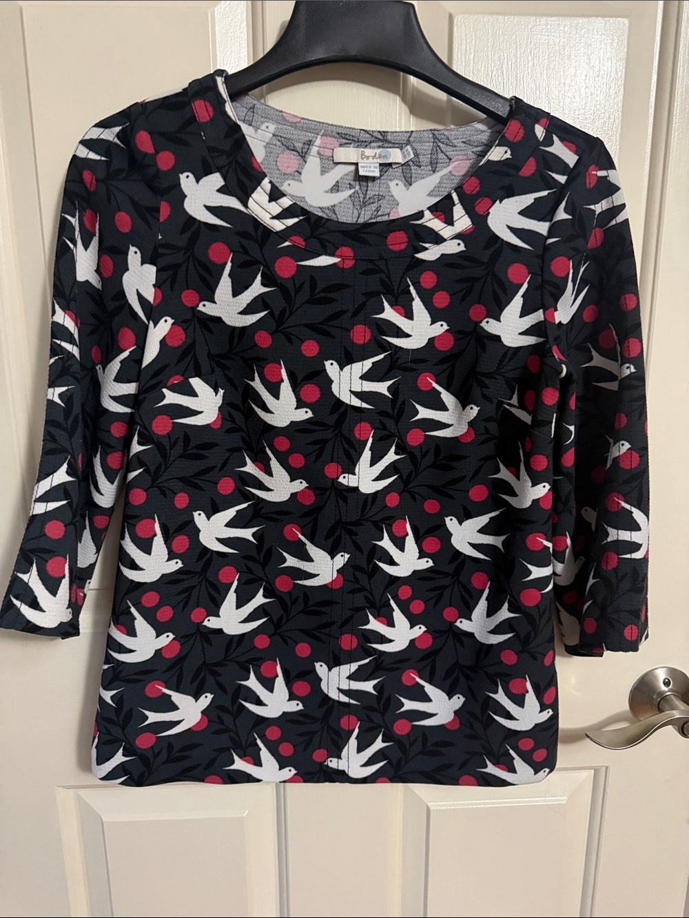 Boden White Dove Print 3/4 Sleeve Top in Black and Red - Size 4